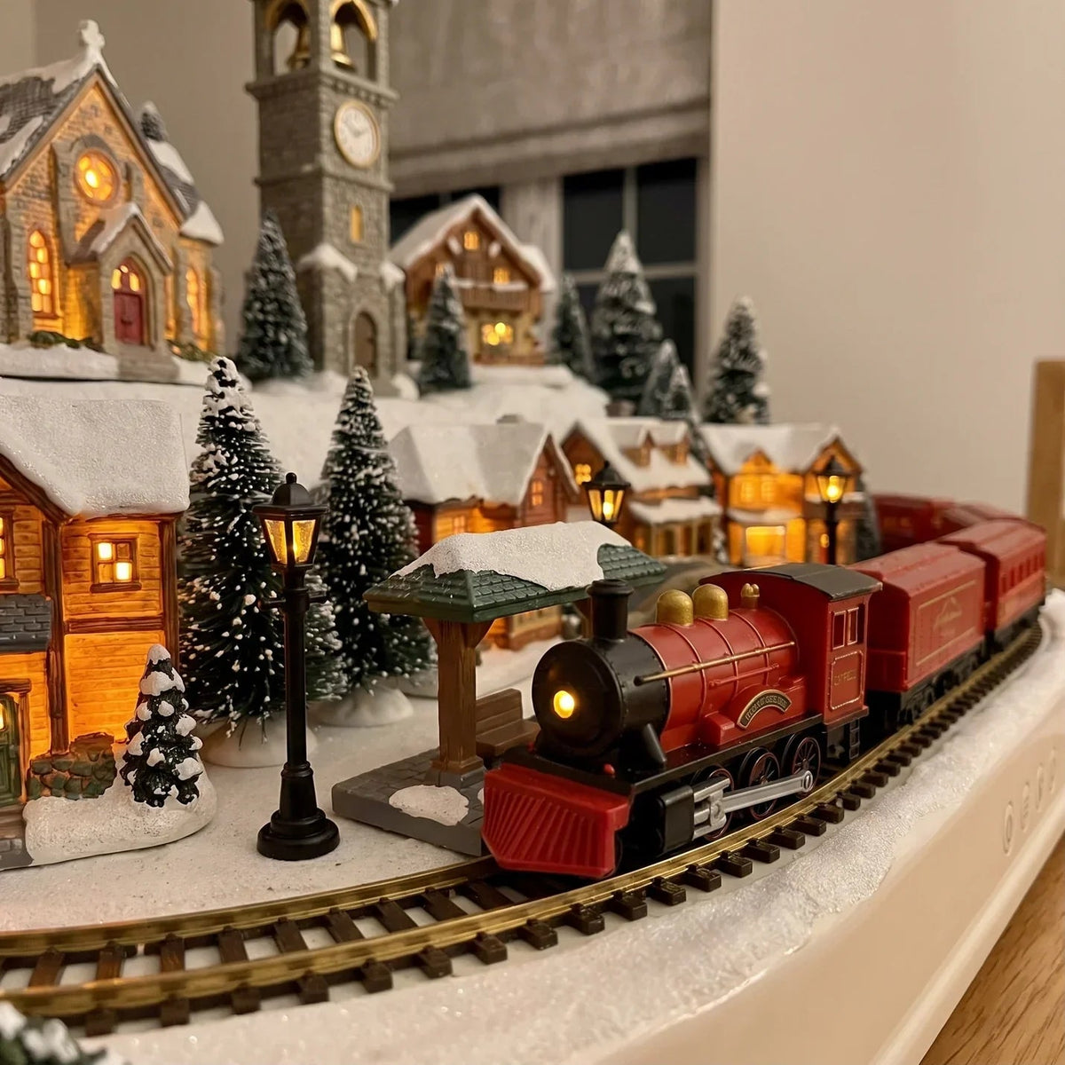 🚂 Christmas Village Aroma Diffuser with Moving Train